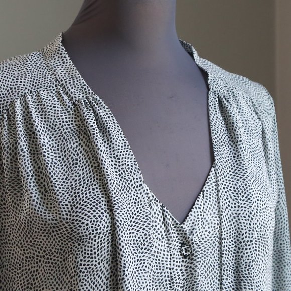 DR2 Lines Black and White Button Up Blouse Large - Picture 7 of 7